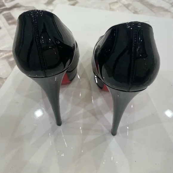 Beautiful, christian Louboutin size 5.5 very classy
